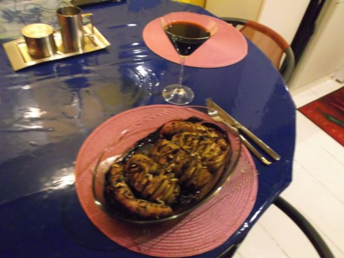 Fleisch: Gefüllte Fächerkartoffeln mit Bratwürstchen aus dem Ofen - Rezept - Bild Nr. 10