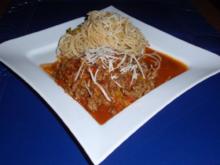 Hackfleisch-Paprikasoße und Spaghetti mit Oliven - Rezept