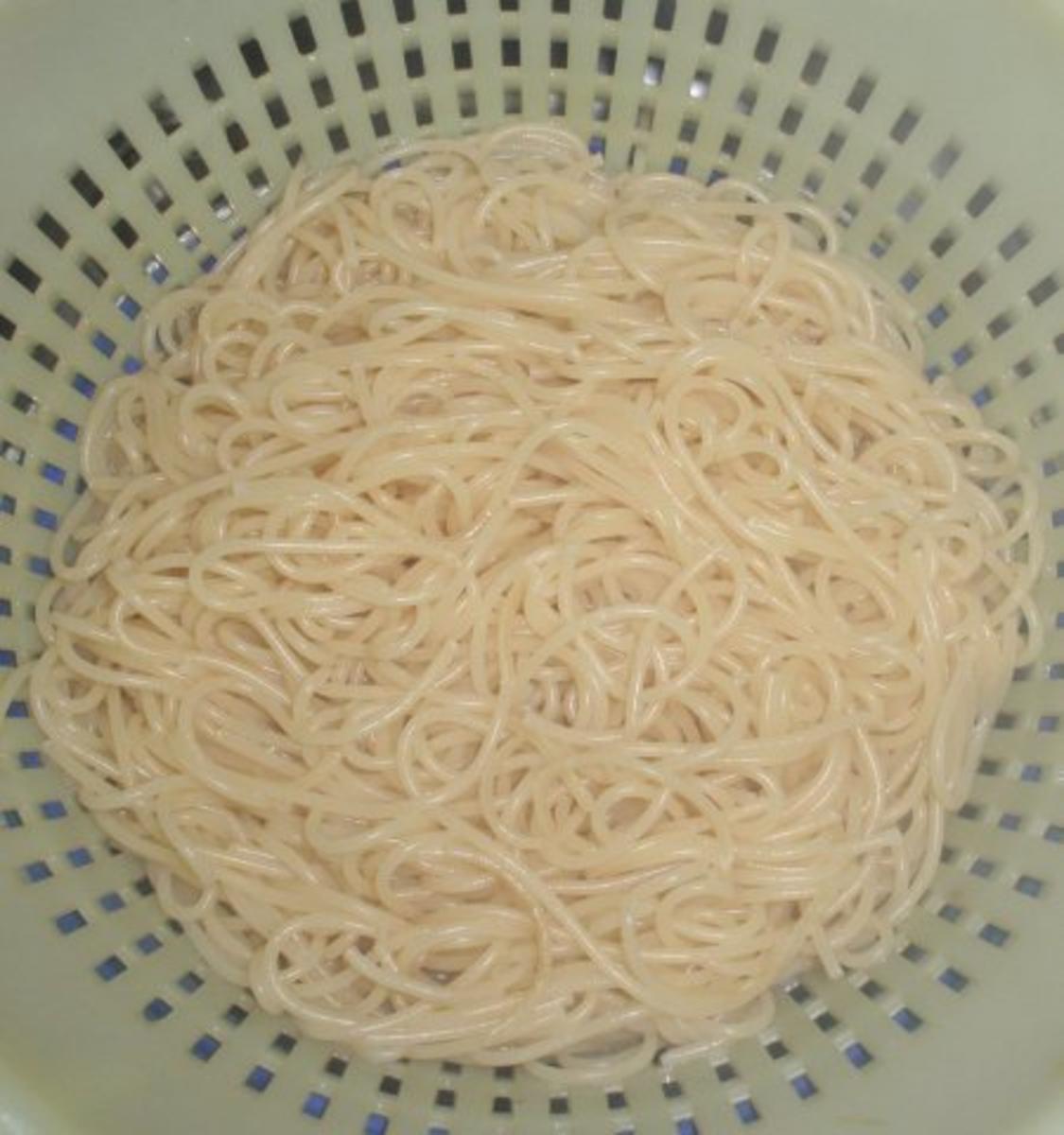 Hackfleisch-Paprikasoße und Spaghetti mit Oliven - Rezept - Bild Nr. 16