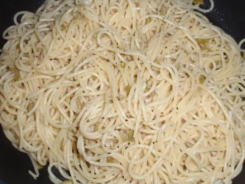 Hackfleisch-Paprikasoße und Spaghetti mit Oliven - Rezept - Bild Nr. 19