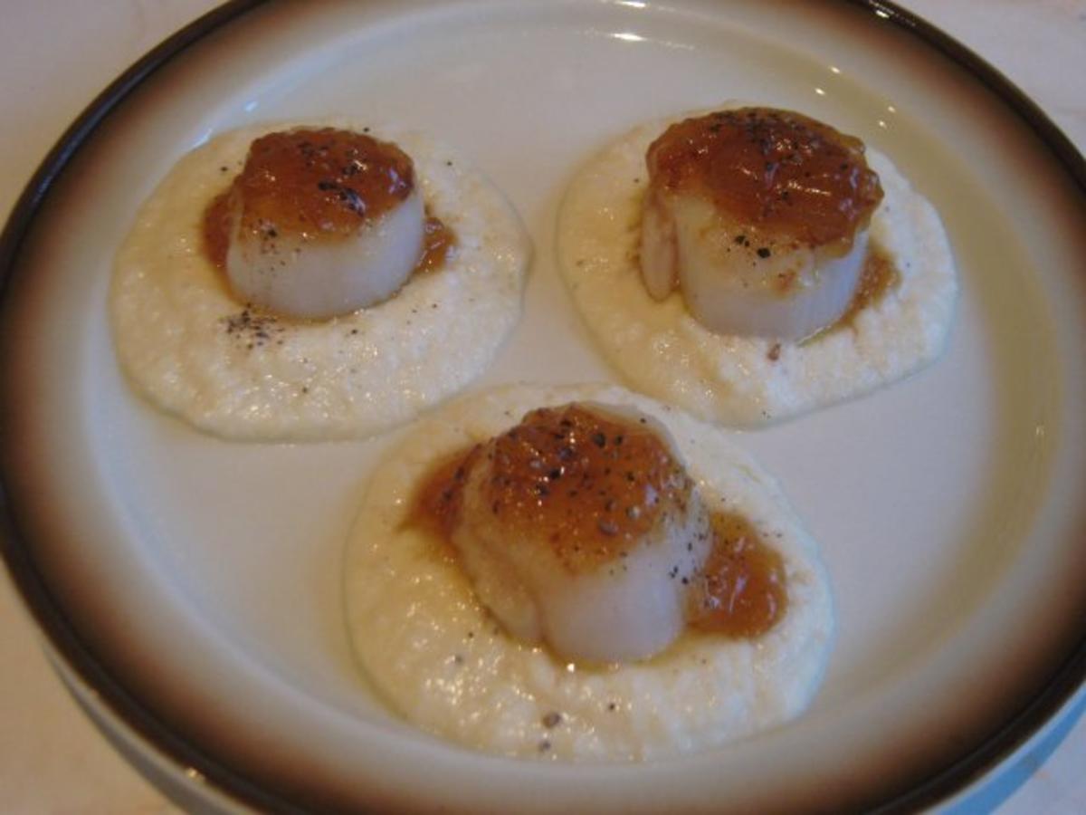 Jakobsmuscheln auf Zwiebelpüree mit Cognac Orangenmarmelade - einfach ...