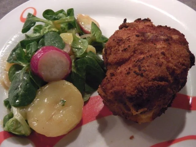 Stubengeheimnis vom Huhn mit Wiener Erdäpfel-Vogerlsalat - Rezept - Bild Nr. 2