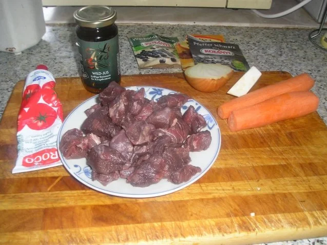 Rezept: Hirschgulasch Bild Nr. 2 Hirschgulasch - Rezept - Bild Nr. 2