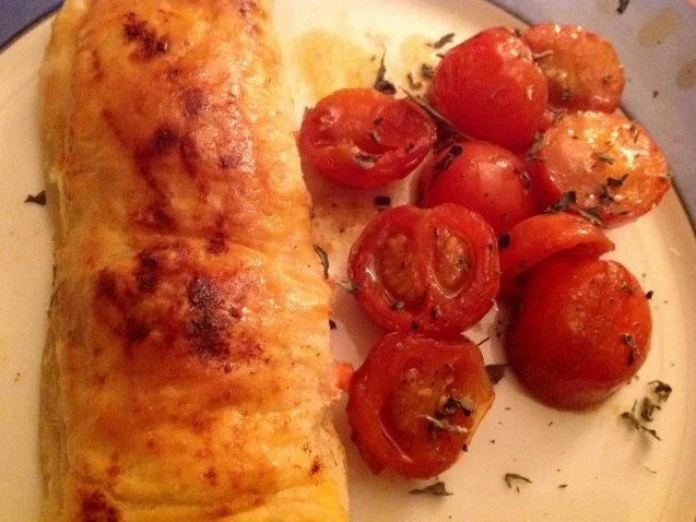 Rezept: Lachs im Blätterteig dazu karamellisierte Tomaten Lachs im Blätterteig dazu karamellisierte Tomaten - Rezept