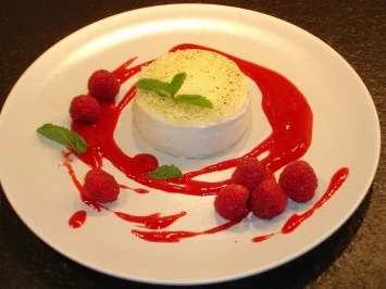 Panna Cotta mit Himbeeren - einmal anders - Rezept