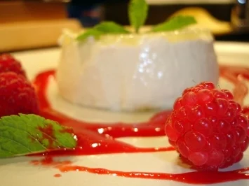 Panna Cotta mit Himbeeren - einmal anders - Rezept