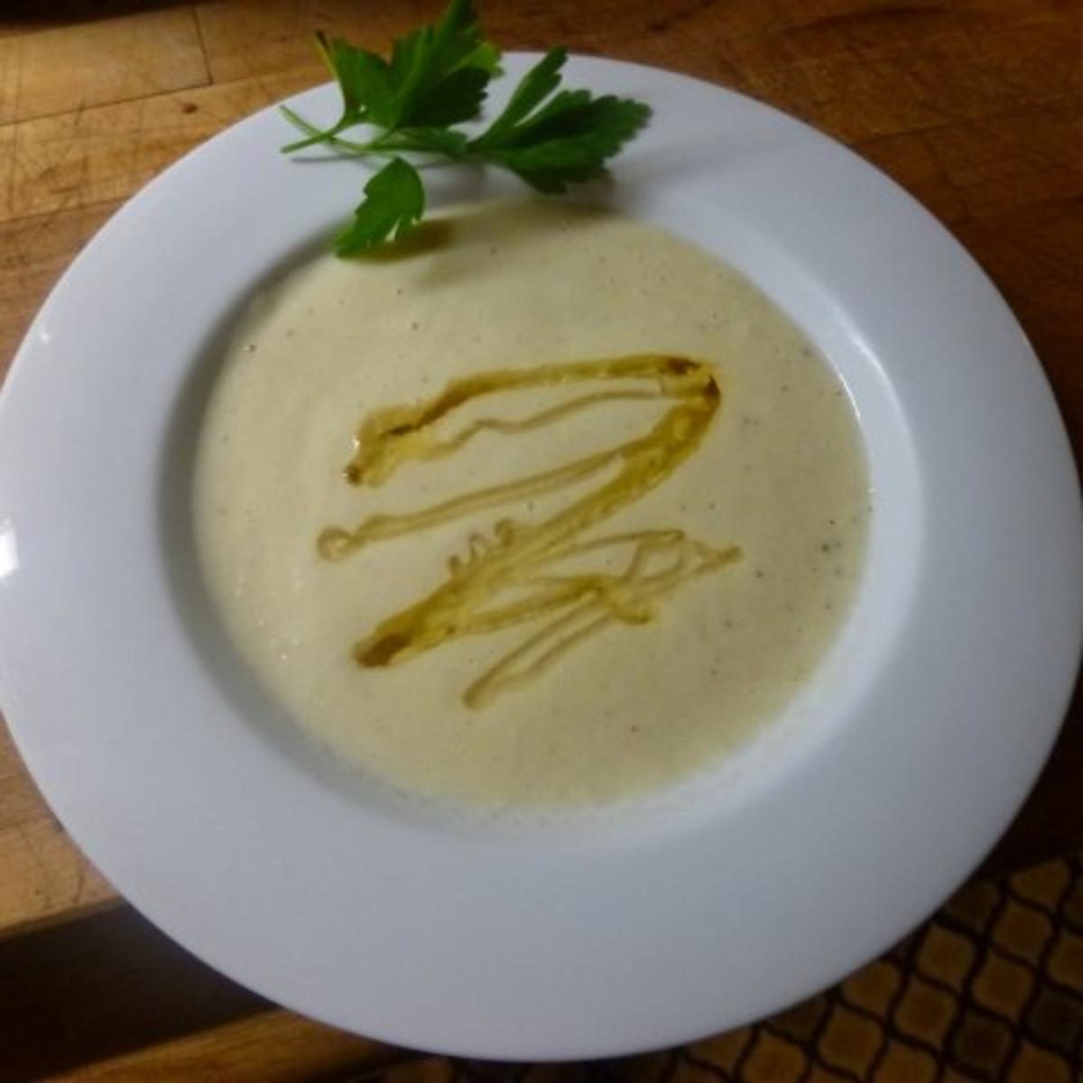 Schwarzwurzelschaum-Suppe mit Haselnusöl - Rezept