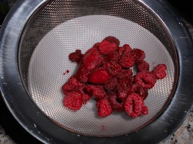 Rezept: Himbeeren in Sektcreme>> Bild Nr. 4 Himbeeren in Sektcreme>> - Rezept - Bild Nr. 4