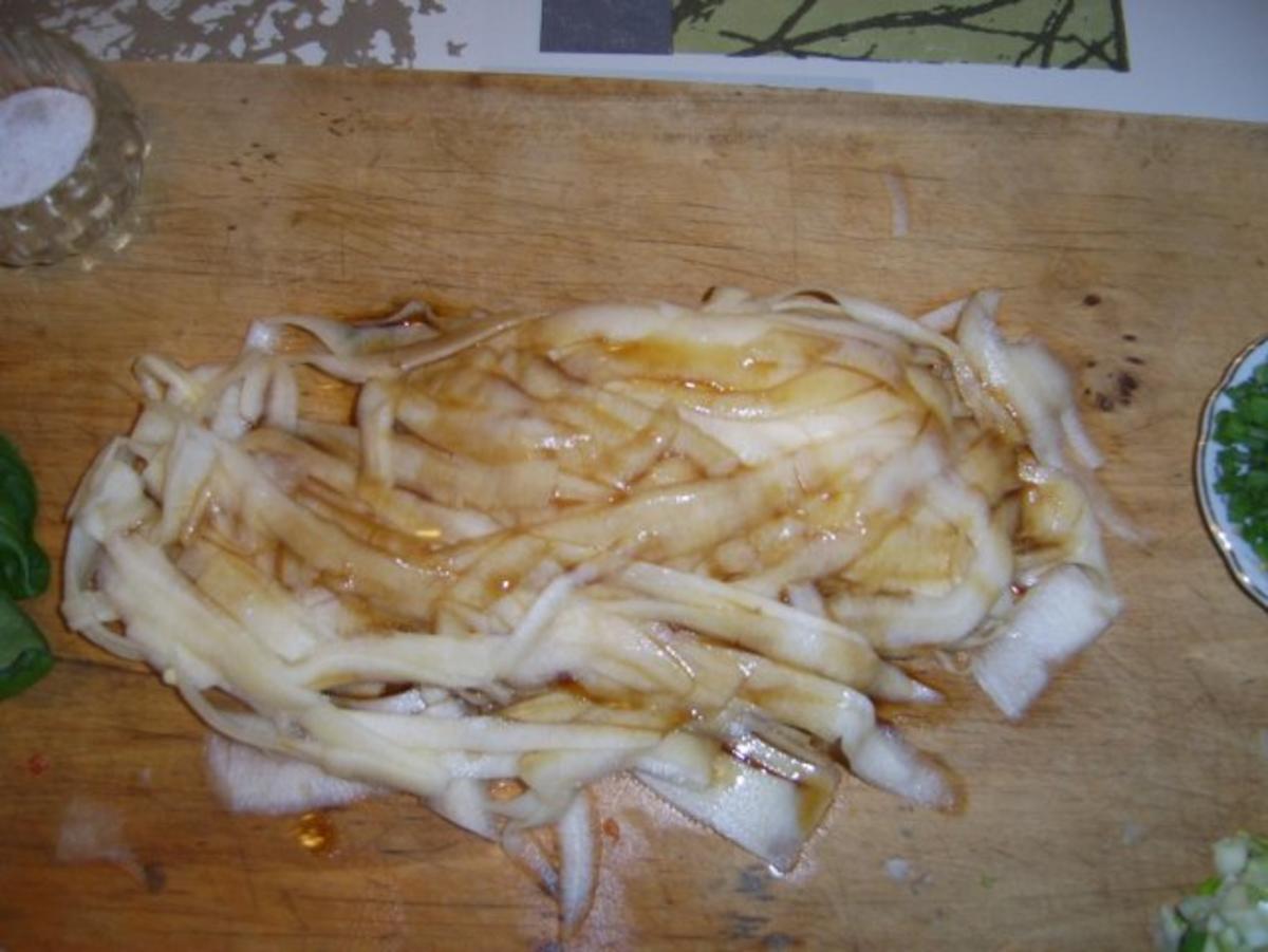 Hähnchenbrust an Zucchinigemüse mit Erdnussbandnudeln - Rezept - Bild Nr. 4