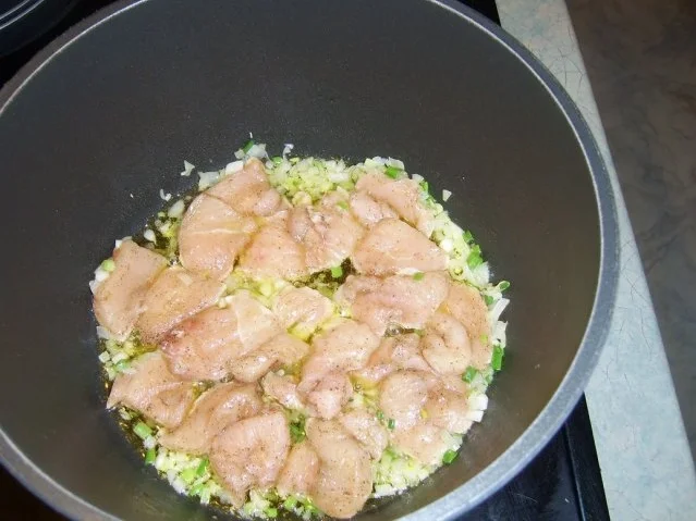 Hähnchenbrust an Zucchinigemüse mit Erdnussbandnudeln - Rezept - Bild Nr. 6