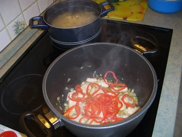Hähnchenbrust an Zucchinigemüse mit Erdnussbandnudeln - Rezept - Bild Nr. 7