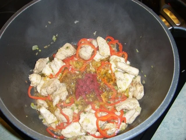 Hähnchenbrust an Zucchinigemüse mit Erdnussbandnudeln - Rezept - Bild Nr. 8