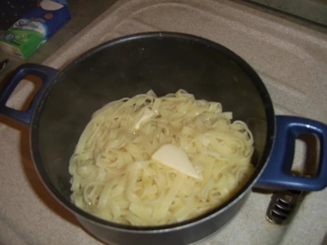 Hähnchenbrust an Zucchinigemüse mit Erdnussbandnudeln - Rezept - Bild Nr. 11