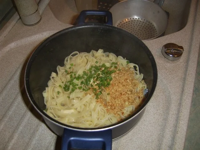 Hähnchenbrust an Zucchinigemüse mit Erdnussbandnudeln - Rezept - Bild Nr. 12