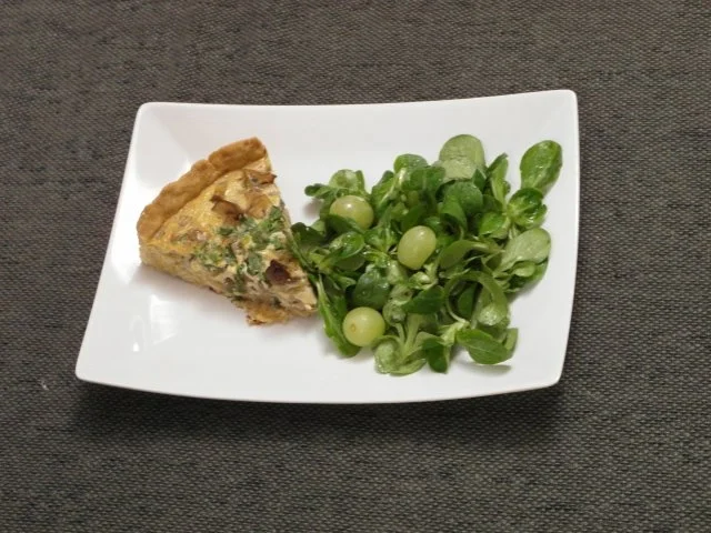 Rezept: Pilztarte mit Feldsalat Pilztarte mit Feldsalat - Rezept