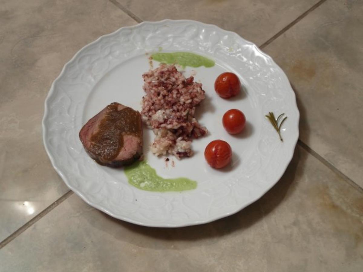 Bilder für Rinderfilet mit Blutwurst-Risotto in Petersilienschaum - Rezept