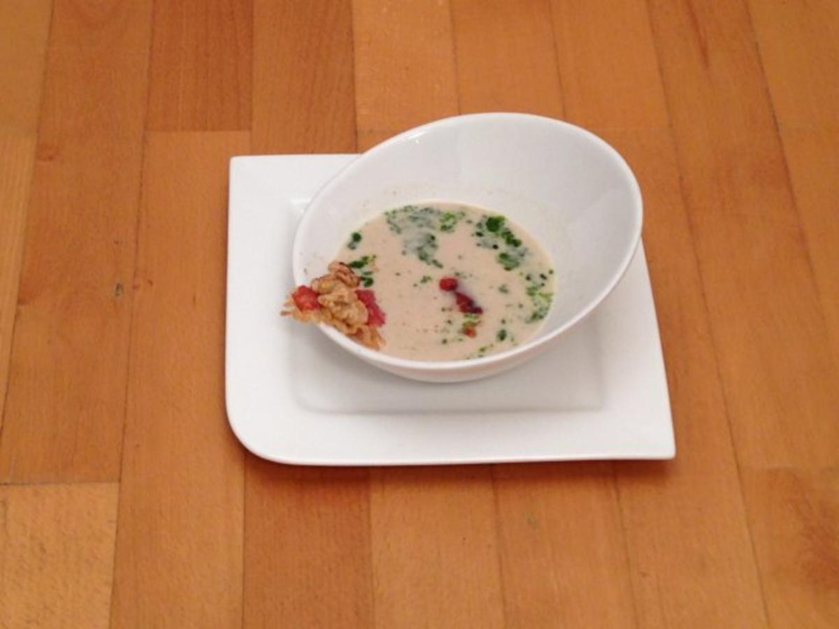 Pfälzer-Pesto-Suppe mit Walnuss, Parmesan und Pata Negra-Streifen -
Rezept Durch Das perfekte Dinner