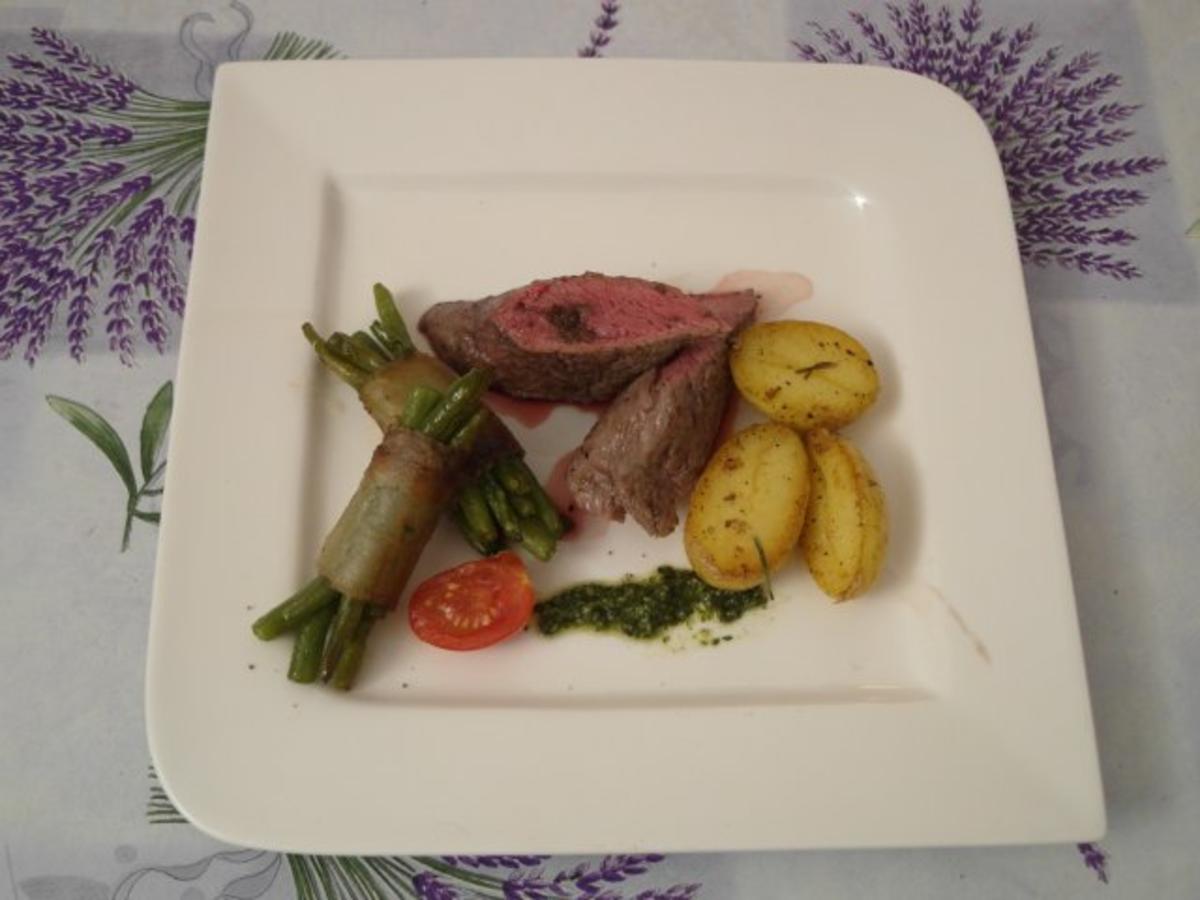 Lammfilet mit Lardobohnen, Minzpesto und Prinzessinenkartoffeln -
Rezept von Das perfekte Dinner