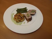 Schweinelende gefüllt mit Chili, Käse, Pinienkernen und grünen Bohnen, Mais & Zucchini - Rezept