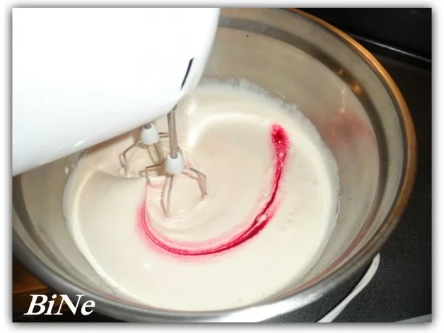 Rezept: BiNe` S BLACK & WHITE MARSHMALLOWS Bild Nr. 8 BiNe` S BLACK & WHITE MARSHMALLOWS - Rezept - Bild Nr. 8