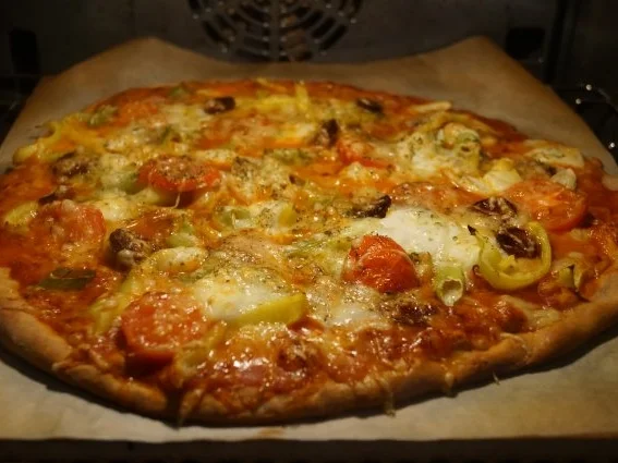 Pizza mit Chili Salsa und Habanero Cabajer - Rezept