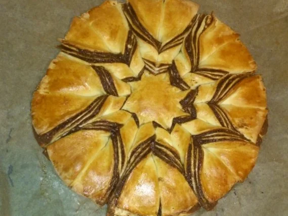 Rezept: Geflochtenes Schoko-Stern-Brot Geflochtenes Schoko-Stern-Brot - Rezept