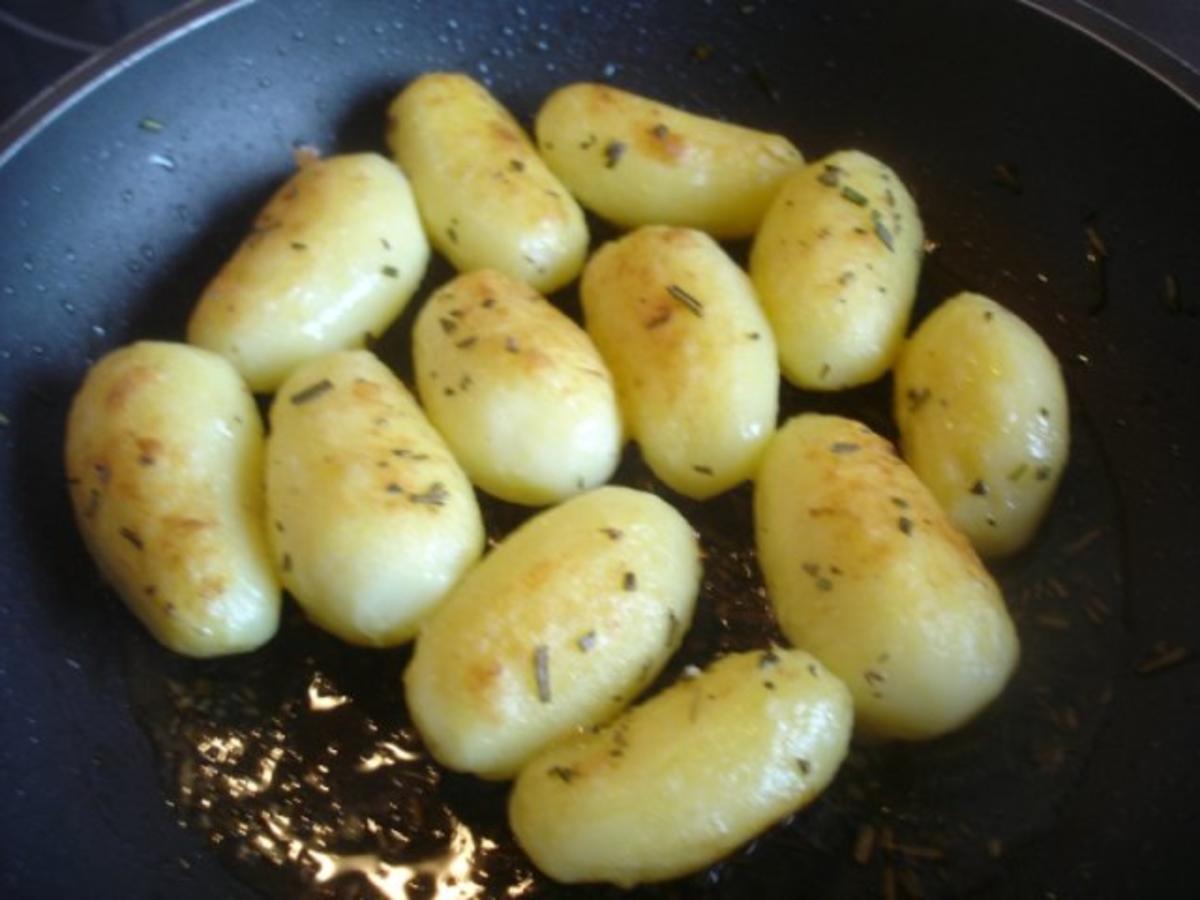 Schlemmer-Filet mit Gourmet-Rotkohl und Rosmarin-Kartoffeln - Rezept - Bild Nr. 7