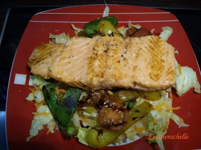 Lachs auf Salatvariation - Rezept