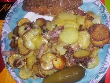 Bratkartoffeln in gesellschaft mit Brathering und Gewürzgurke - Rezept - Bild Nr. 7