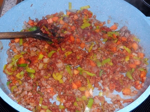 Rezept: Ofengerichte: Überbackene Kartoffeln à la Bolognese Bild Nr. 5 Ofengerichte: Überbackene Kartoffeln à la Bolognese - Rezept - Bild Nr. 5