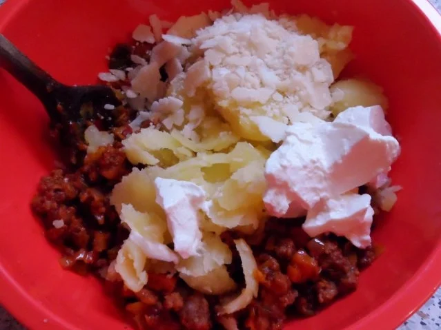 Rezept: Ofengerichte: Überbackene Kartoffeln à la Bolognese Bild Nr. 9 Ofengerichte: Überbackene Kartoffeln à la Bolognese - Rezept - Bild Nr. 9