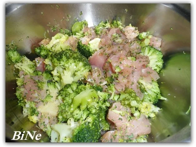 BiNe` S HÆHNCHEN - BROCCOLIAUFLAUF - Rezept - Bild Nr. 4