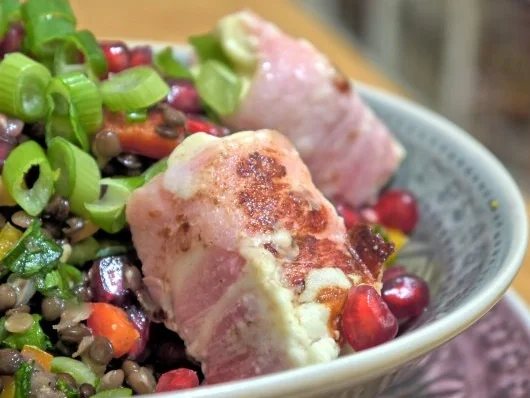 Rezept: Winterlich-fruchtiger Linsensalat mit Fetapäckchen Winterlich-fruchtiger Linsensalat mit Fetapäckchen - Rezept