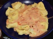 Tortellini mit Tomaten - Käse - Sahnesoße - Rezept