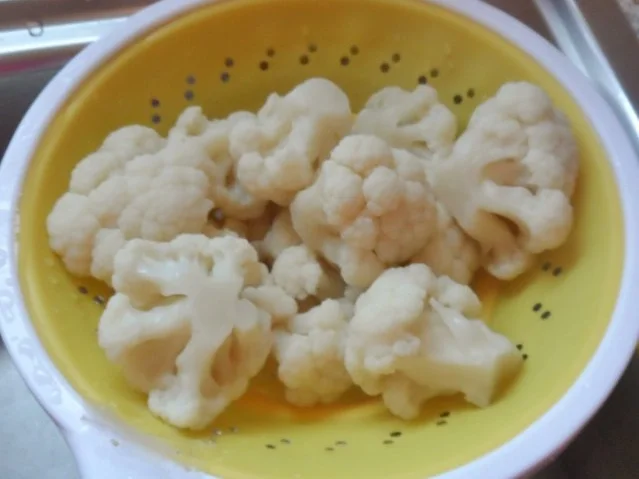 Rezept: Gemüse: Knusprig gebratener Blumenkohl & dazu ein fruchtig-pikanter Paprika-Dip Bild Nr. 2 Gemüse: Knusprig gebratener Blumenkohl & dazu ein fruchtig-pikanter Paprika-Dip - Rezept - Bild Nr. 2