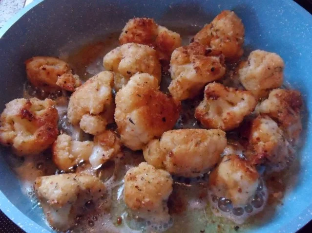 Rezept: Gemüse: Knusprig gebratener Blumenkohl & dazu ein fruchtig-pikanter Paprika-Dip Bild Nr. 8 Gemüse: Knusprig gebratener Blumenkohl & dazu ein fruchtig-pikanter Paprika-Dip - Rezept - Bild Nr. 8