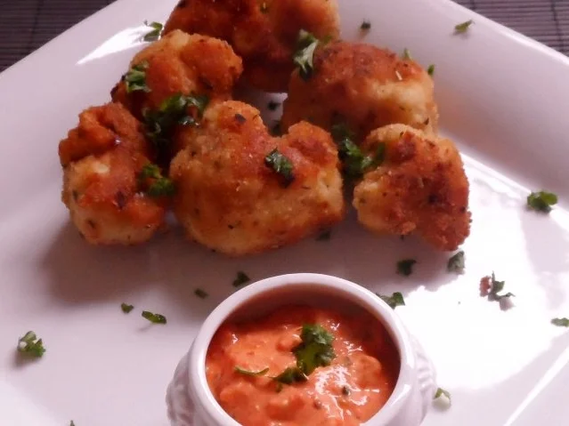 Rezept: Gemüse: Knusprig gebratener Blumenkohl & dazu ein fruchtig-pikanter Paprika-Dip Bild Nr. 12 Gemüse: Knusprig gebratener Blumenkohl & dazu ein fruchtig-pikanter Paprika-Dip - Rezept - Bild Nr. 12