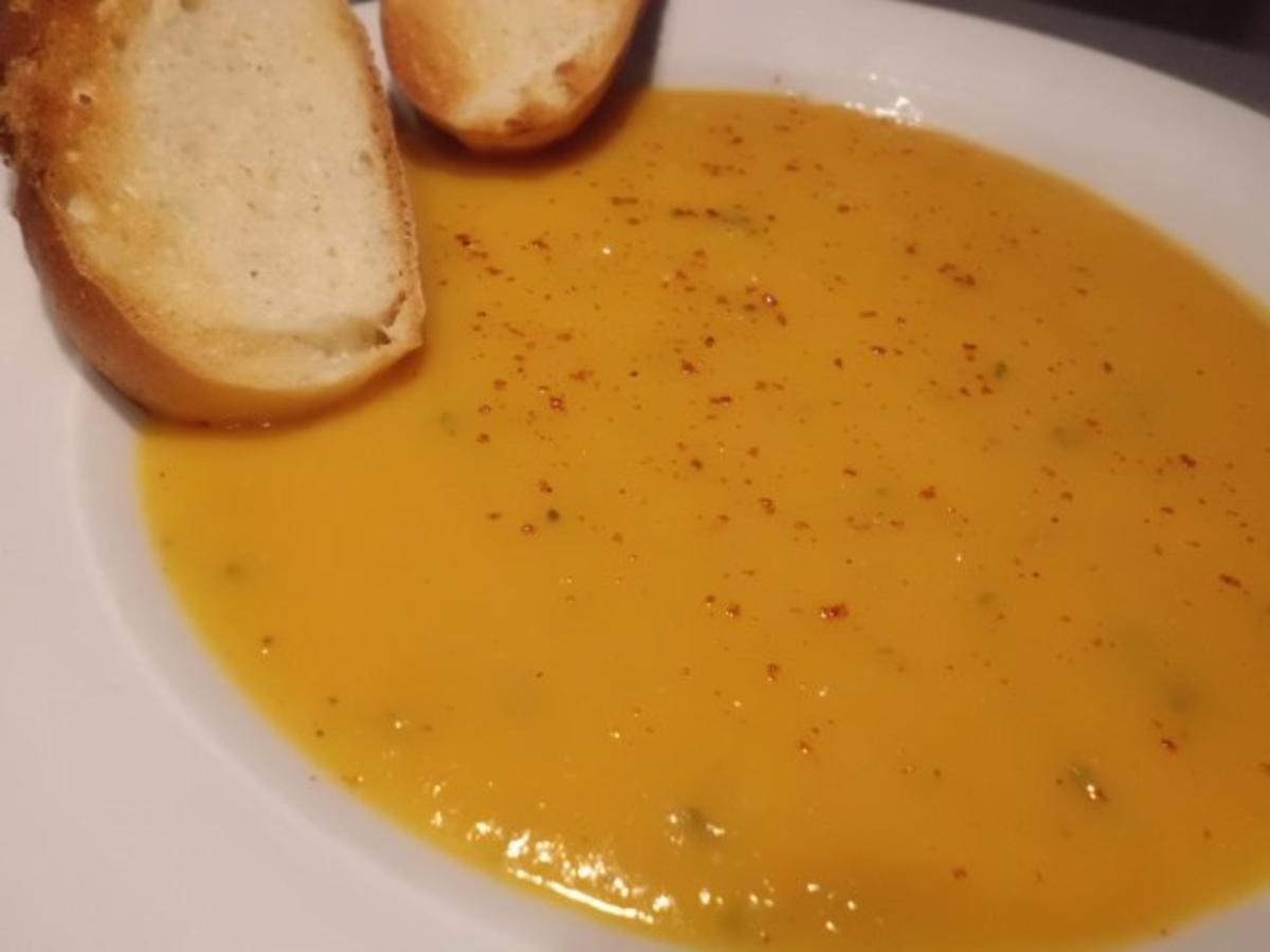 Bilder für Suppe: Kürbis-Quitten-Cremesuppe - Rezept