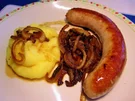 Bratwurst mit Balsamico-Zwiebeln ... - Rezept