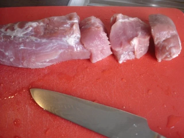 Schweinefilets-Medaillons mit gebackenem Blumenkohl und Tatarsauce *) - Rezept - Bild Nr. 3