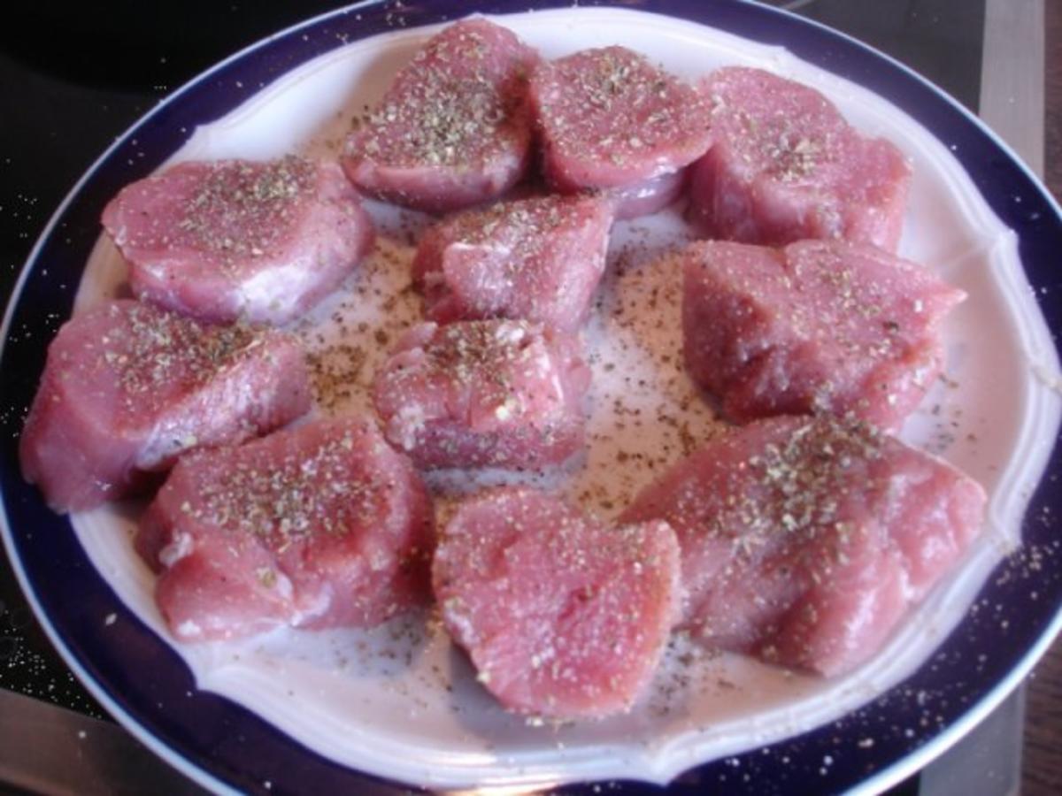 Schweinefilets-Medaillons mit gebackenem Blumenkohl und Tatarsauce *) - Rezept - Bild Nr. 5