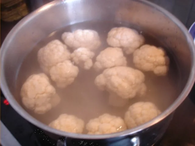 Schweinefilets-Medaillons mit gebackenem Blumenkohl und Tatarsauce *) - Rezept - Bild Nr. 12