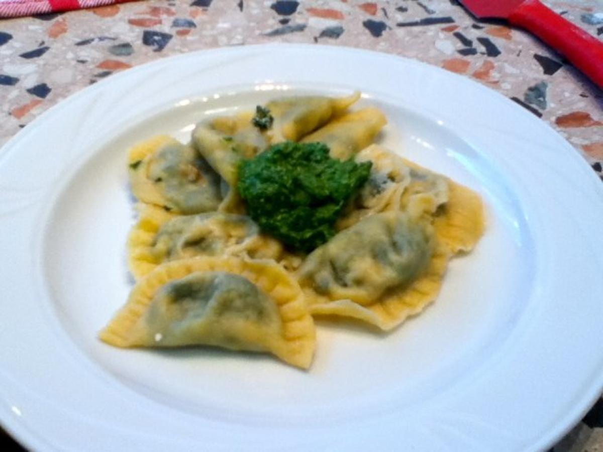 Ravioli mit Spinat-Ricotta-Parmesan-Füllung - Rezept