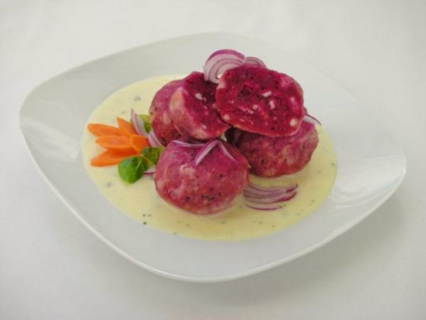 Rote-Bete Knödel mit Meerrettich-Sahne-Sauce - Rezept - kochbar.de