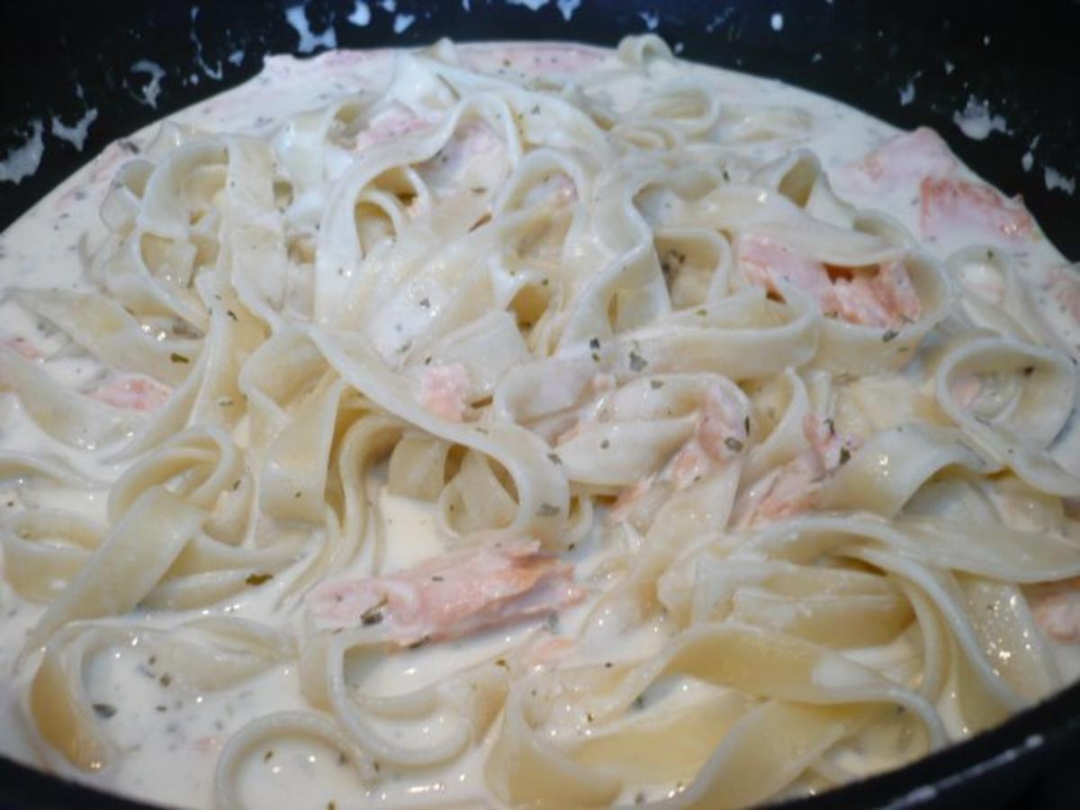 Tagliatelle in LachsPhiladelphia Sauce Rezept kochbar.de