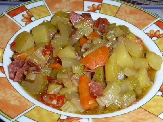 Eintopf: Staudensellerie mit Möhren und Kartoffeln - Rezept