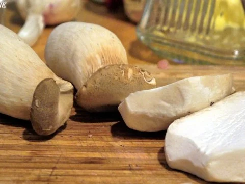 Süsskartoffel-Pommes, Hähnchengeschnetzeltes, Kräuterseitlinge, pikante Majo - Rezept - Bild Nr. 9