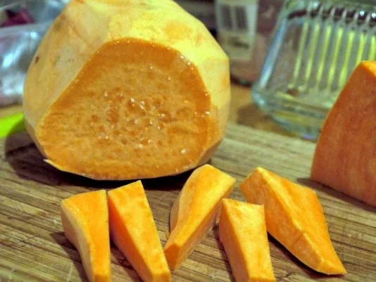 Süsskartoffel-Pommes, Hähnchengeschnetzeltes, Kräuterseitlinge, pikante Majo - Rezept - Bild Nr. 10