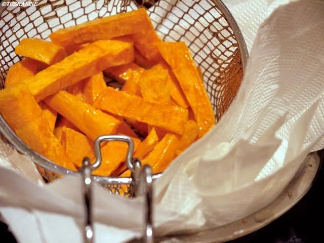 Süsskartoffel-Pommes, Hähnchengeschnetzeltes, Kräuterseitlinge, pikante Majo - Rezept - Bild Nr. 16