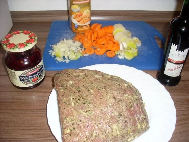 Rinderschmorbraten NT in Preiselbeer-Rotweinsoße und Petersilien-Butterkartöffelchen - Rezept - Bild Nr. 6